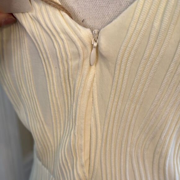 RIHOAS Elegant Cream Sleeveless Dress - Picture 6 of 8